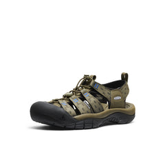 Men's Newport Retro Sandal x Études Studio Etudes Olive