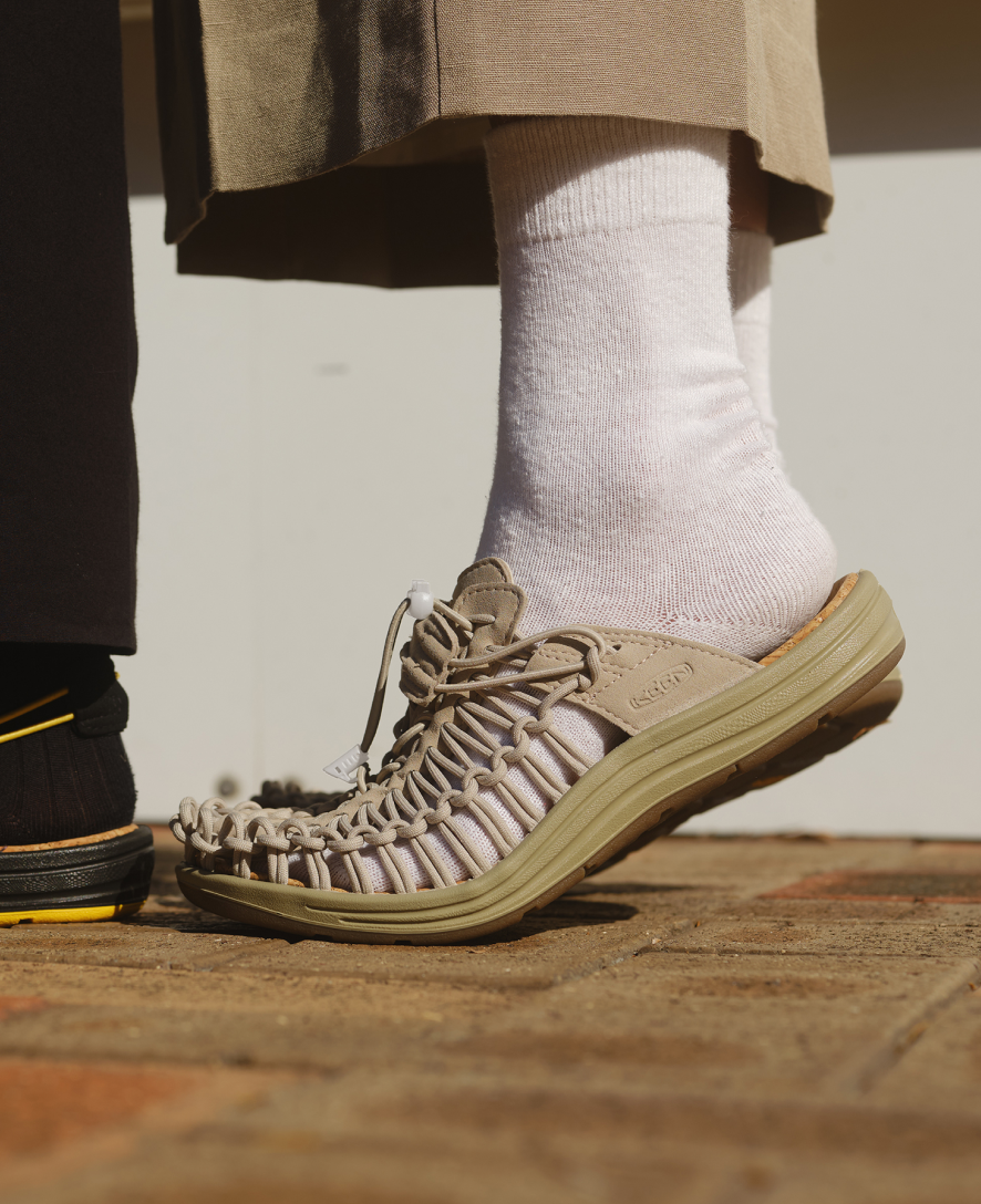 All Gender UNEEK II Convertible Plaza Taupe/Plaza Taupe