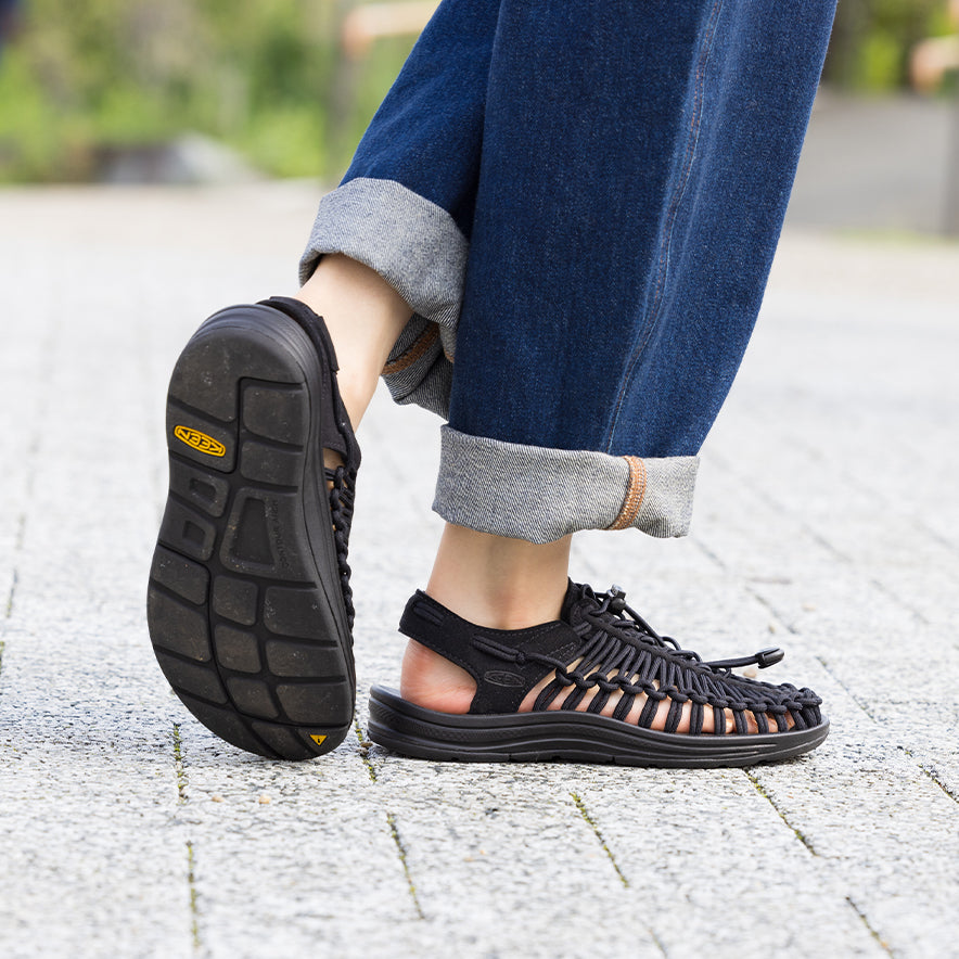 Women's UNEEK Sneaker Black/Black